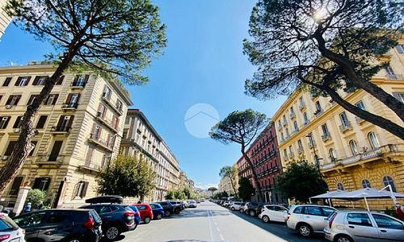 2 Locali A Napoli...