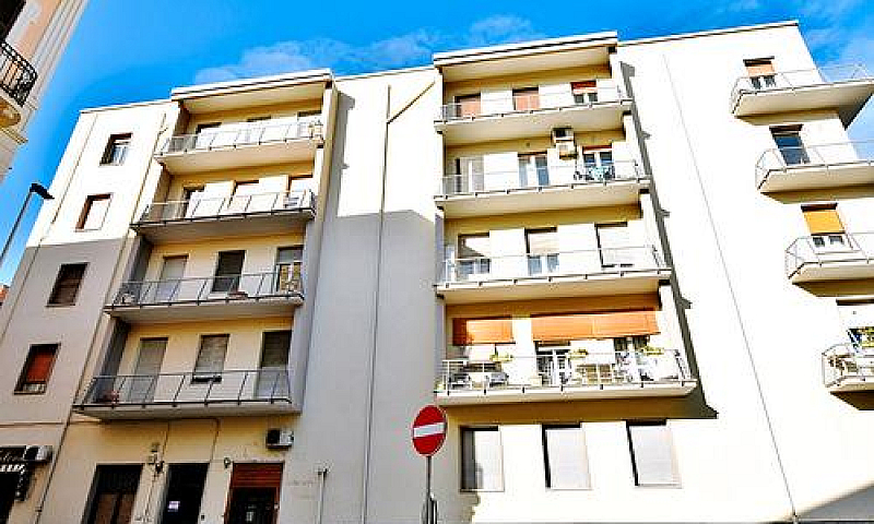 Via Dei Mille- A Poc...