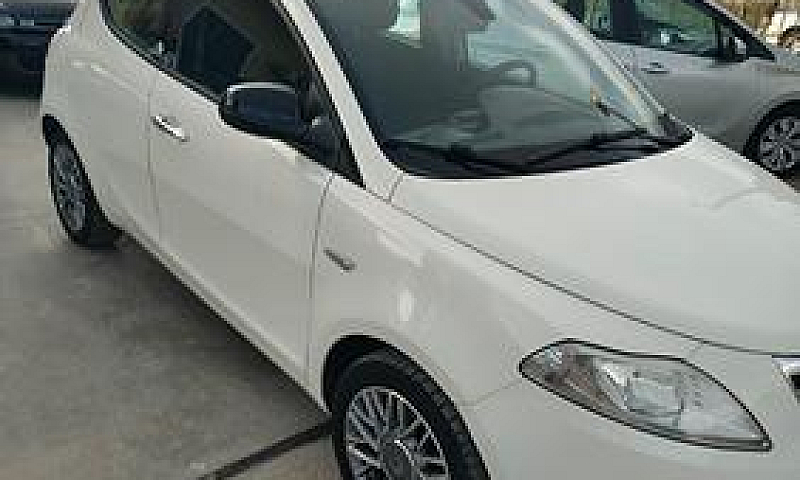 Lancia Ypsilon 1.2 6...