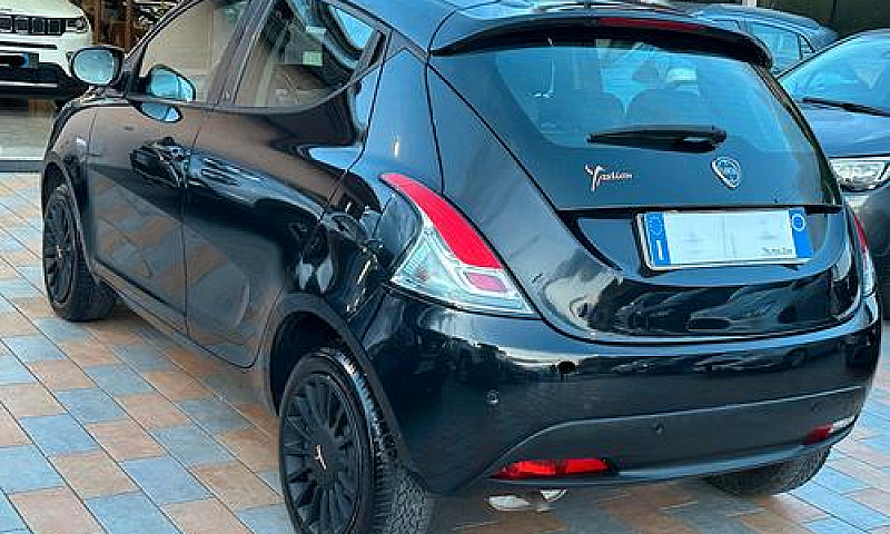 Lancia Ypsilon 1.2 6...