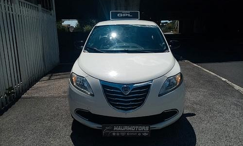 Lancia Ypsilon 0.9 T...