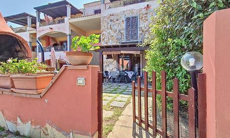 3 Locali A Castelsar...