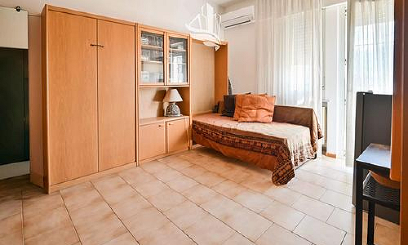 Monolocale Con Balco...