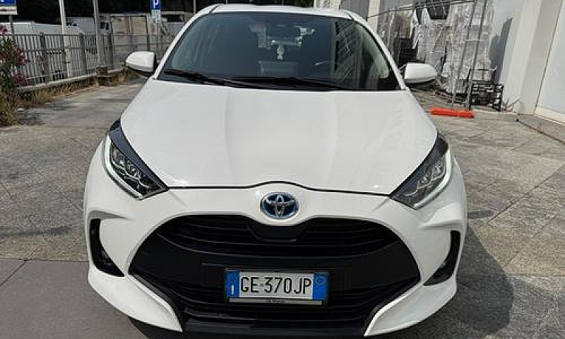 Toyota Yaris 1.5 Hyb...