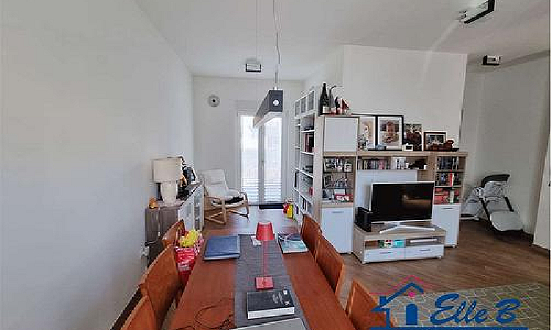 Villa A Schiera Tric...