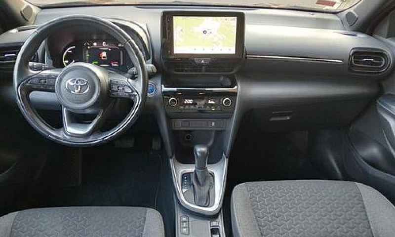 Toyota Yaris Cross 1...