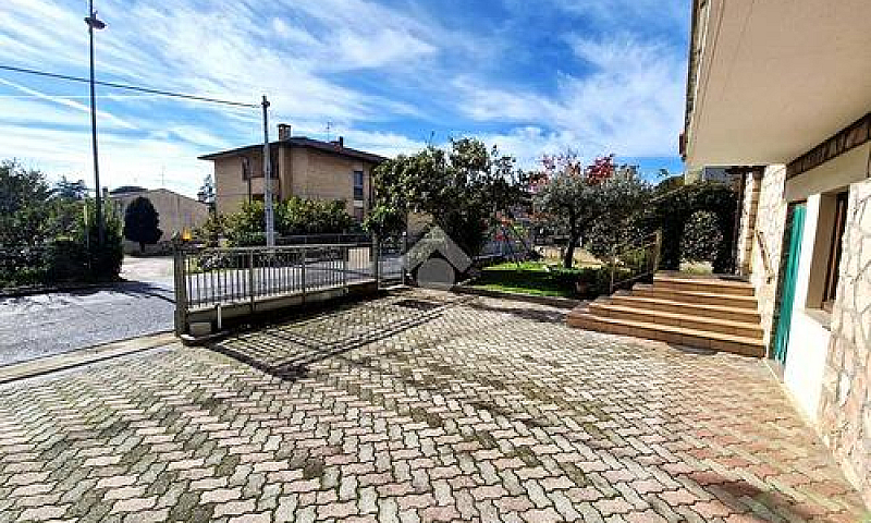 3 Locali A Castel Ri...