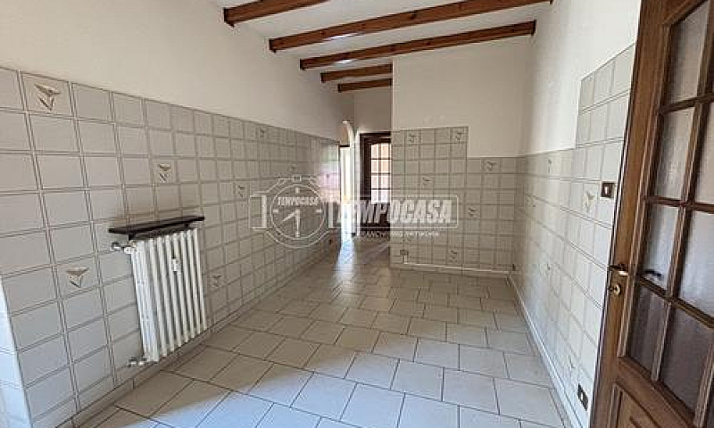 4 Locali Con Box...