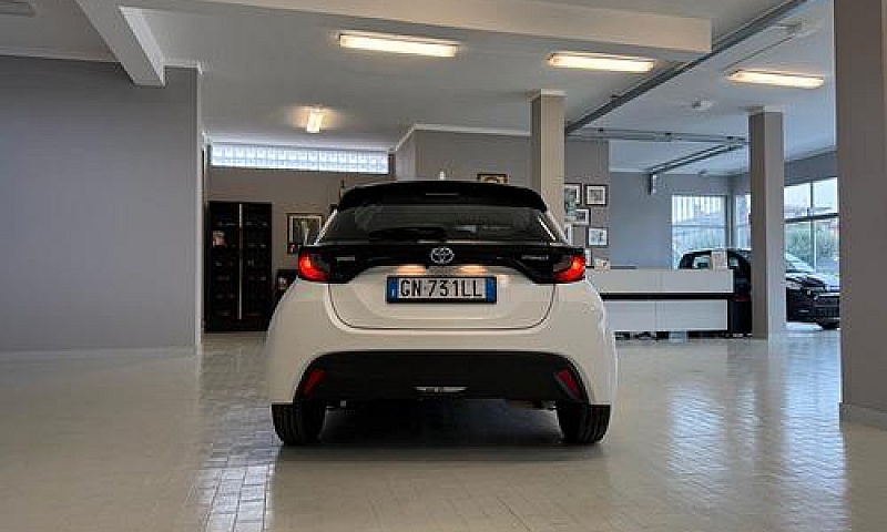 Toyota Yaris 1.5 Hyb...