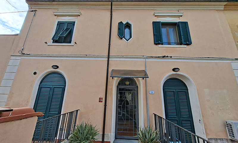 Appartamento Con Sot...