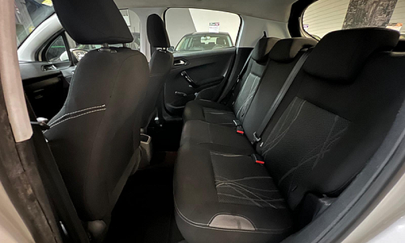 Peugeot 208...