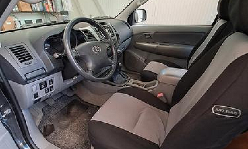 Toyota Hilux 2.5 Poc...