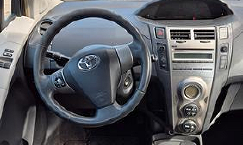Toyota Yaris 1.0 5 P...