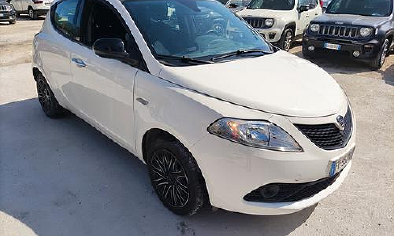 Lancia Ypsilon 1.2 6...