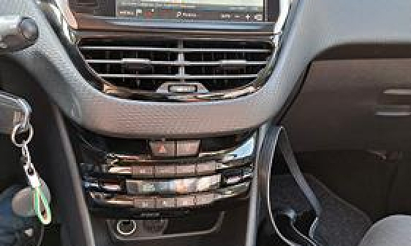 Peugeot 208 1.6 Hdi ...