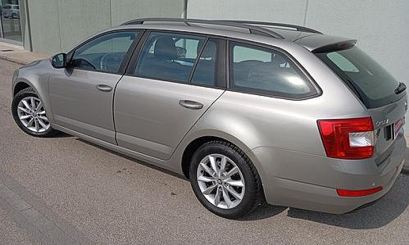 Skoda Octavia Sw 1.6...