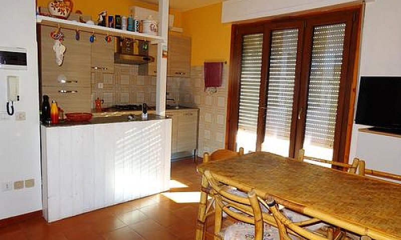 Cecina Mare, 400Mt D...
