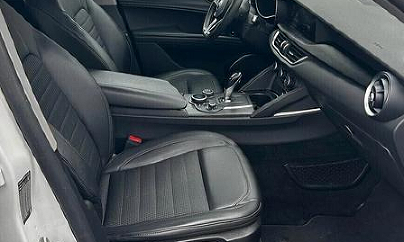 Alfa Stelvio 2.2 210...