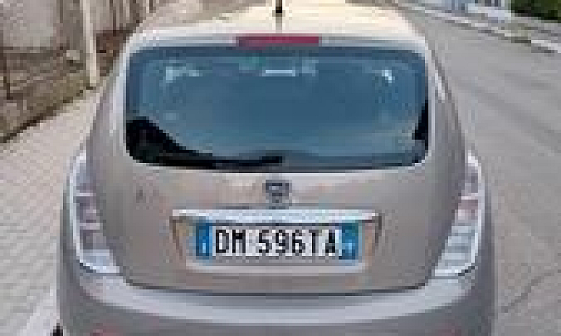 Lancia Ypsilon ...