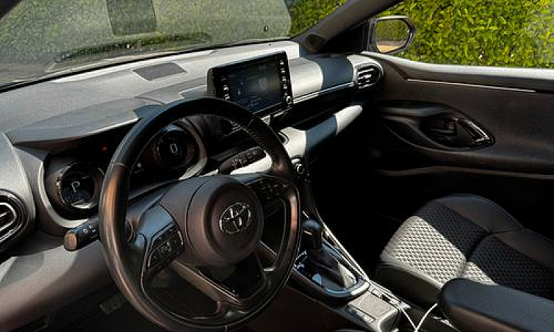 Toyota Yaris Hybrid ...