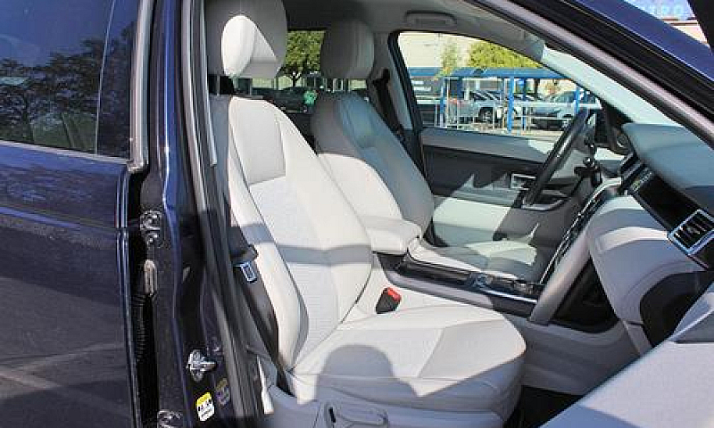 Land Rover Discovery...