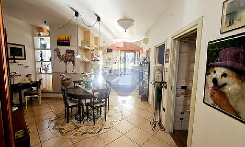 Porzione Di Villa - ...