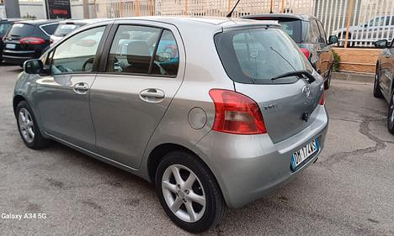 Toyota Yaris 1.0 5 P...