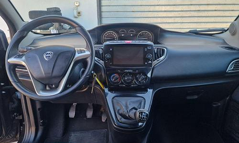 Lancia Ypsilon...