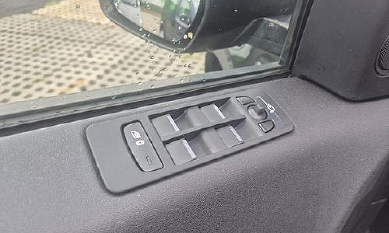 Land Rover Discovery...