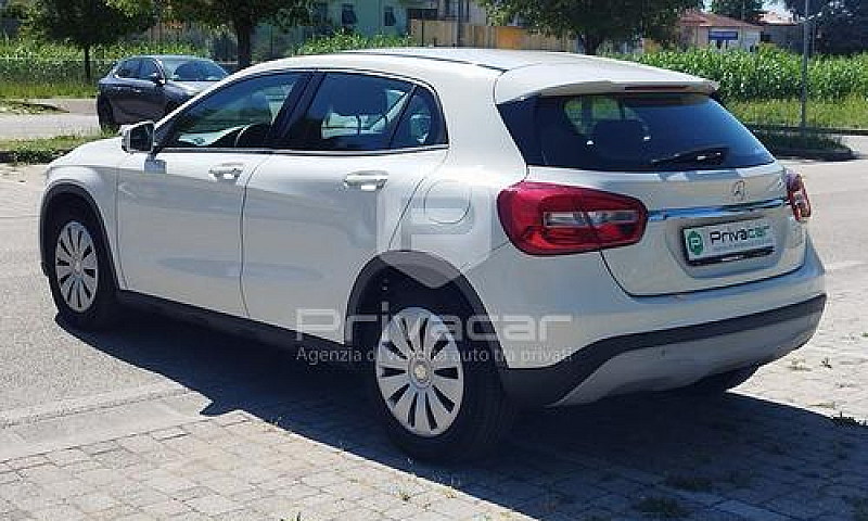 Mercedes Gla 180 D B...