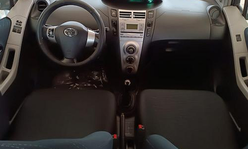 Toyota Yaris 1.0 Sol...