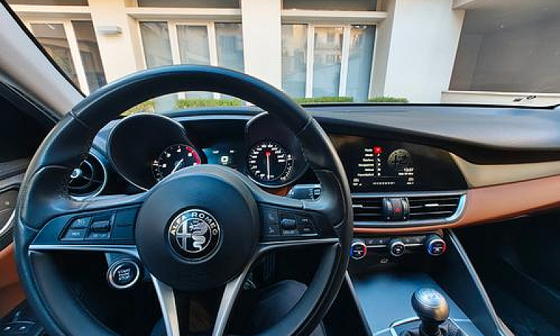 Alfa Romeo Giulia (2...