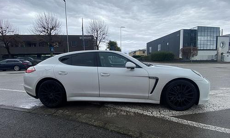 Porsche Panamera 3.0...