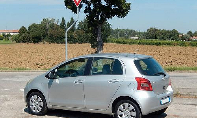 Toyota Yaris Ii 1.0 ...