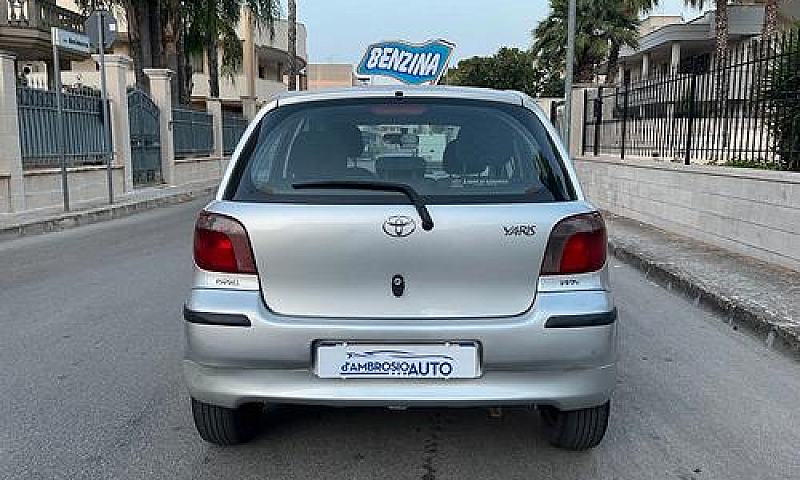Toyota Yaris 1.0 Ben...