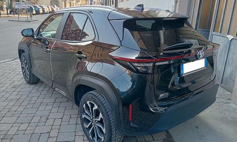 Toyota Yaris Cross 1...