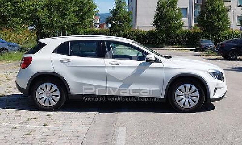 Mercedes Gla 180 D B...