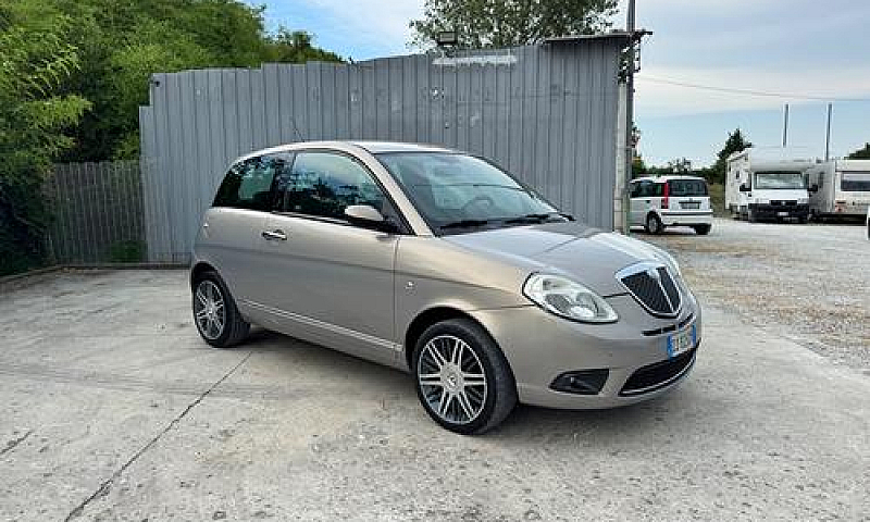 Lancia Ypsilon 1.3 M...