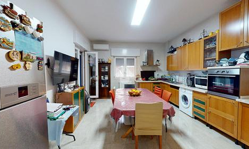 4 Locali A Brindisi...
