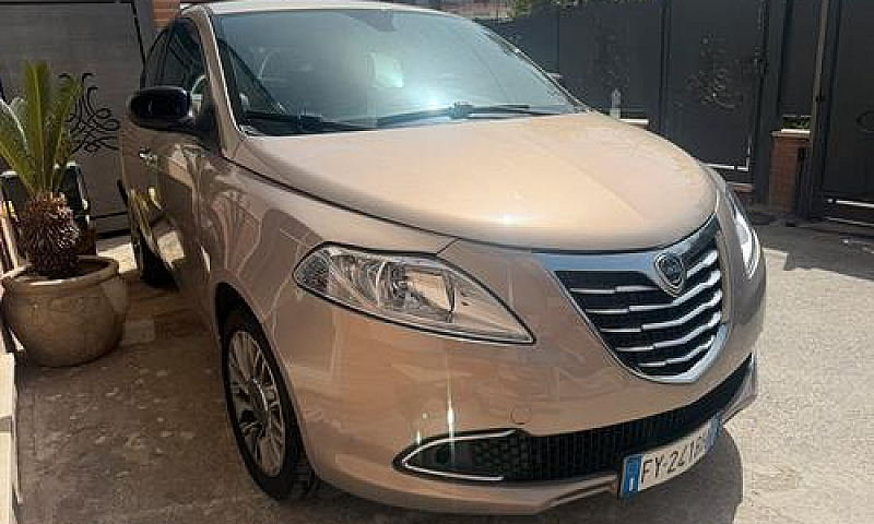 Lancia Ypsilon 1.3...