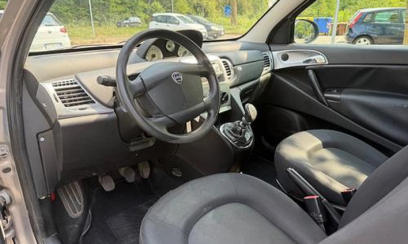 Lancia Ypsilon 1.2 6...