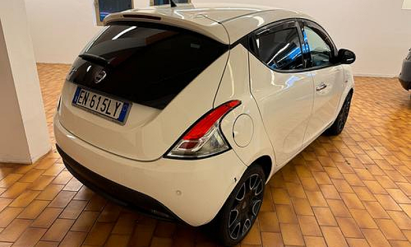 Lancia Ypsilon 1.3 M...