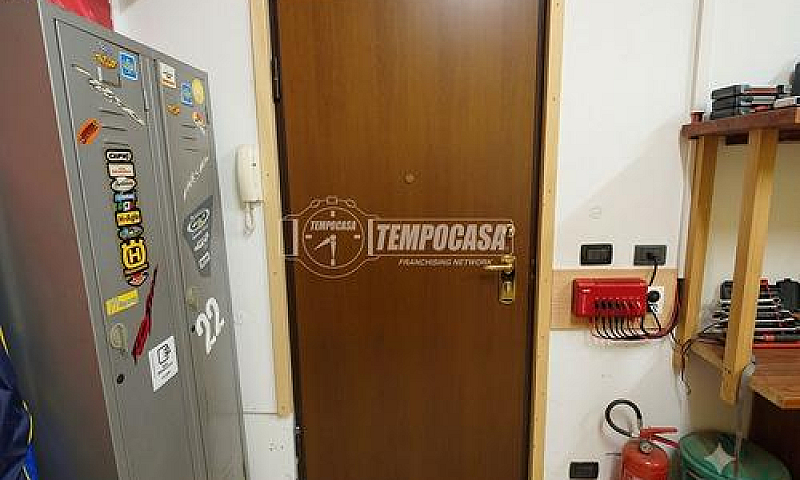 Locali Commerciali I...