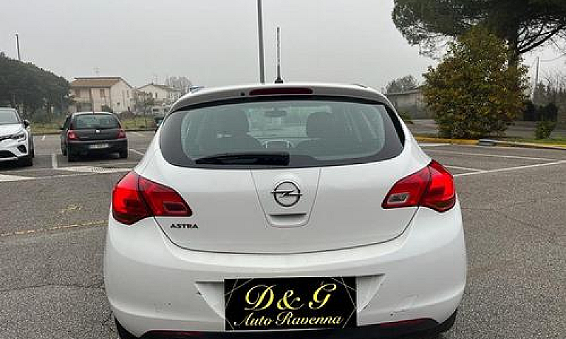 Opel Astra 1.4 Turbo...