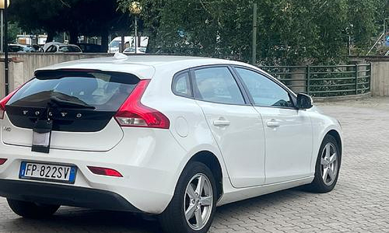 Volvo V40 Anno 2018 ...