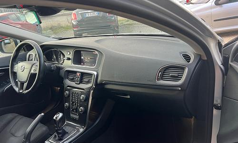 Volvo V40 D2 Momentu...
