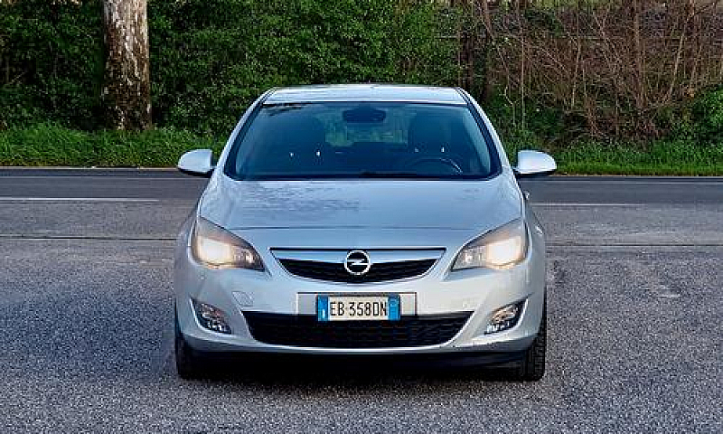 Opel Astra 1.6 Turbo...