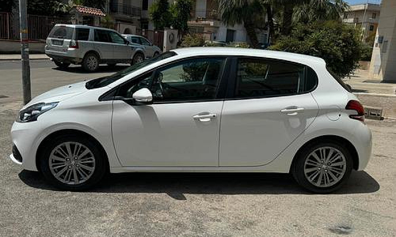 Peugeot 208 1.6 Hdi ...