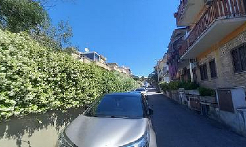 4 Locali A Roma...