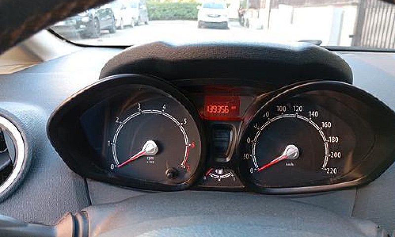 Ford Fiesta 6ª Serie...